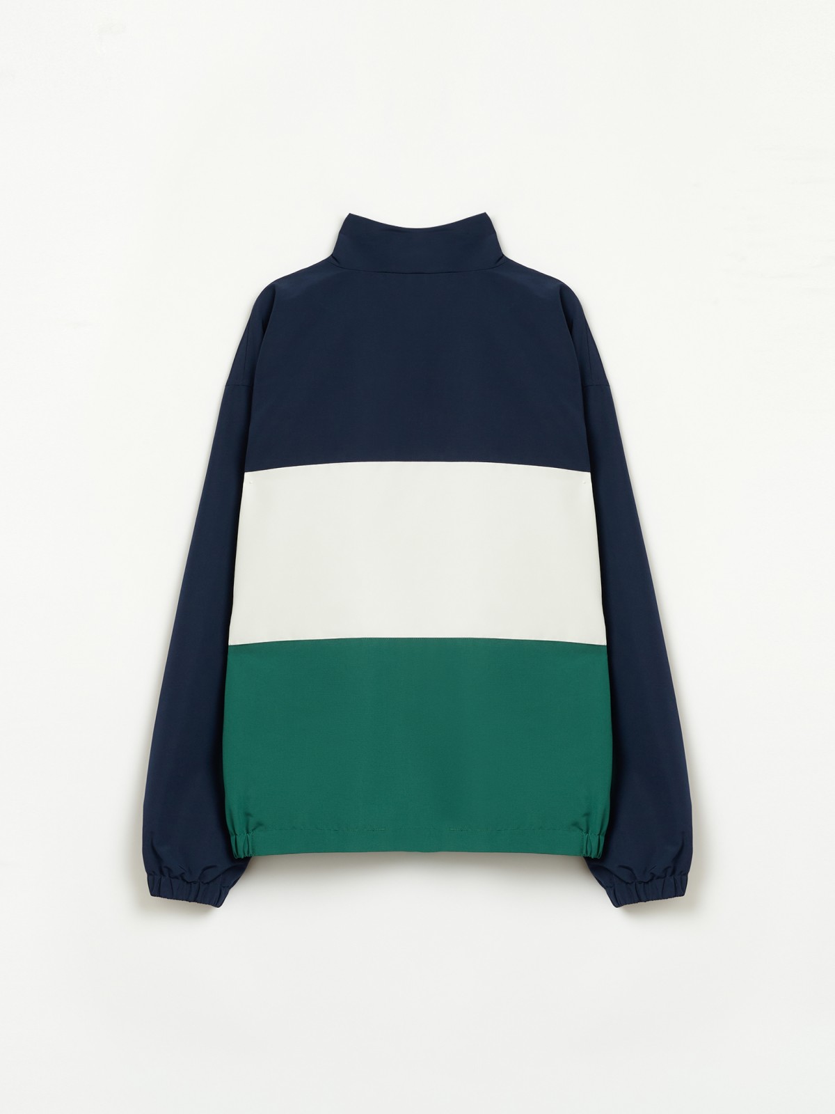 Куртка-ветровка на молнии с воротником-стойкой