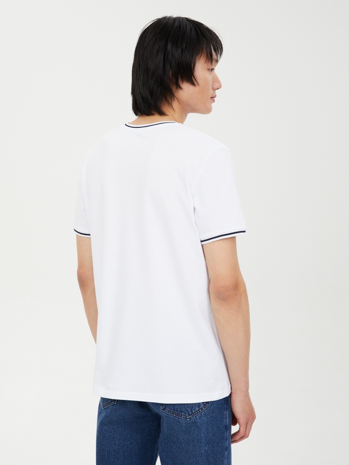 Футболка из хлопка с акцентной отделкой