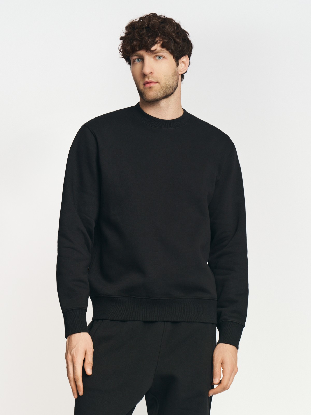 Утеплённый свитшот прямого кроя с длинным рукавом