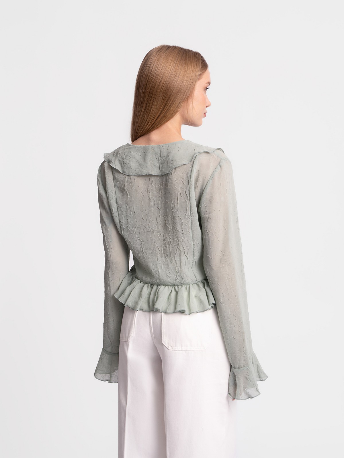 Шифоновая блузка-рубашка с воланами