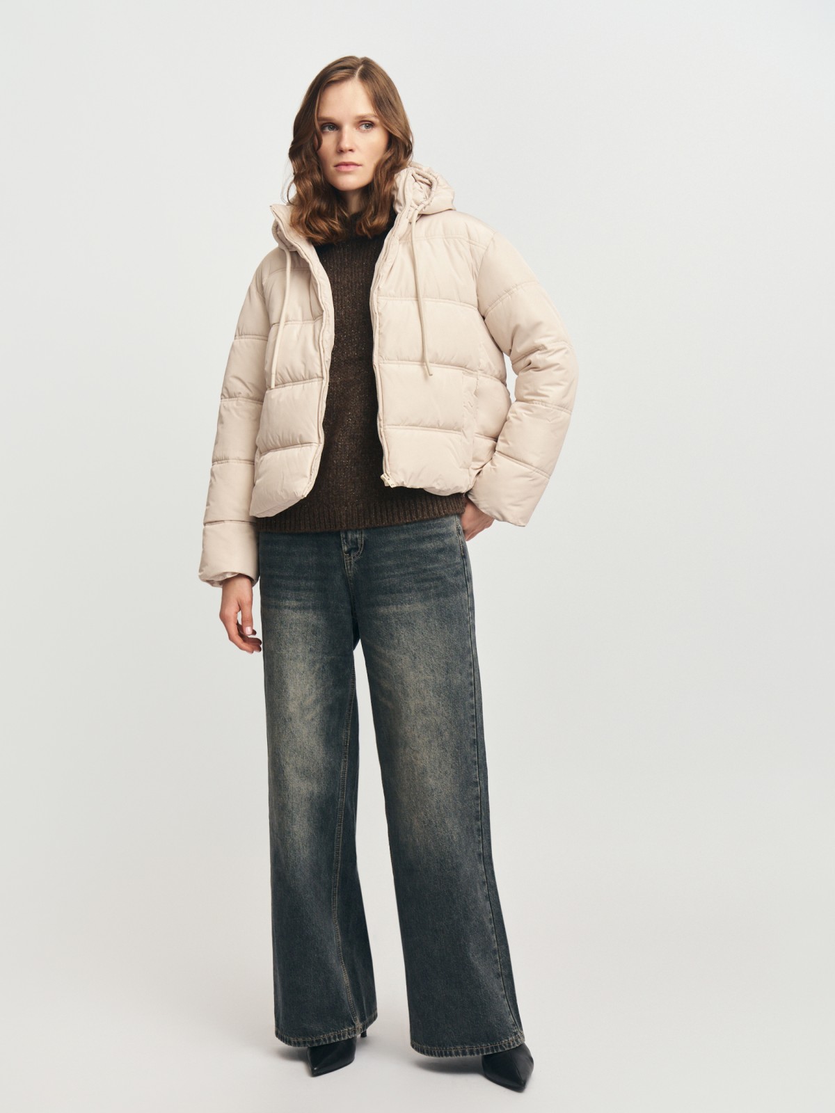 Короткая стёганая куртка с капюшоном