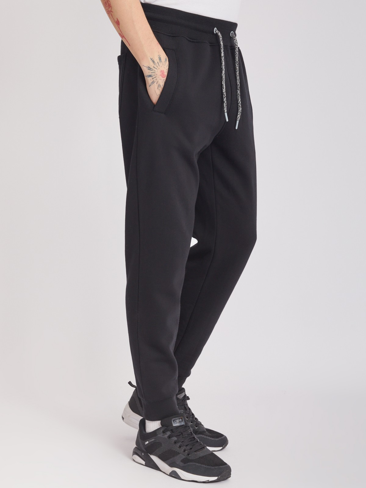 Утеплённые трикотажные брюки-джоггеры в спортивном стиле zolla 213337675022, цвет черный, размер M - фото 3