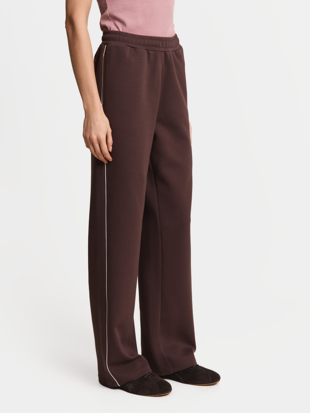 Трикотажные брюки на резинке