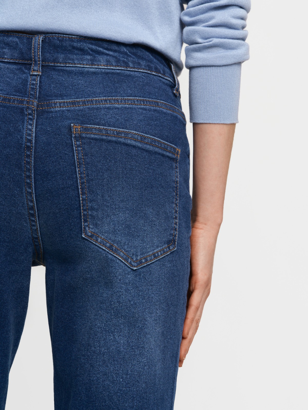 Джинсы силуэта Boyfriend со средней посадкой