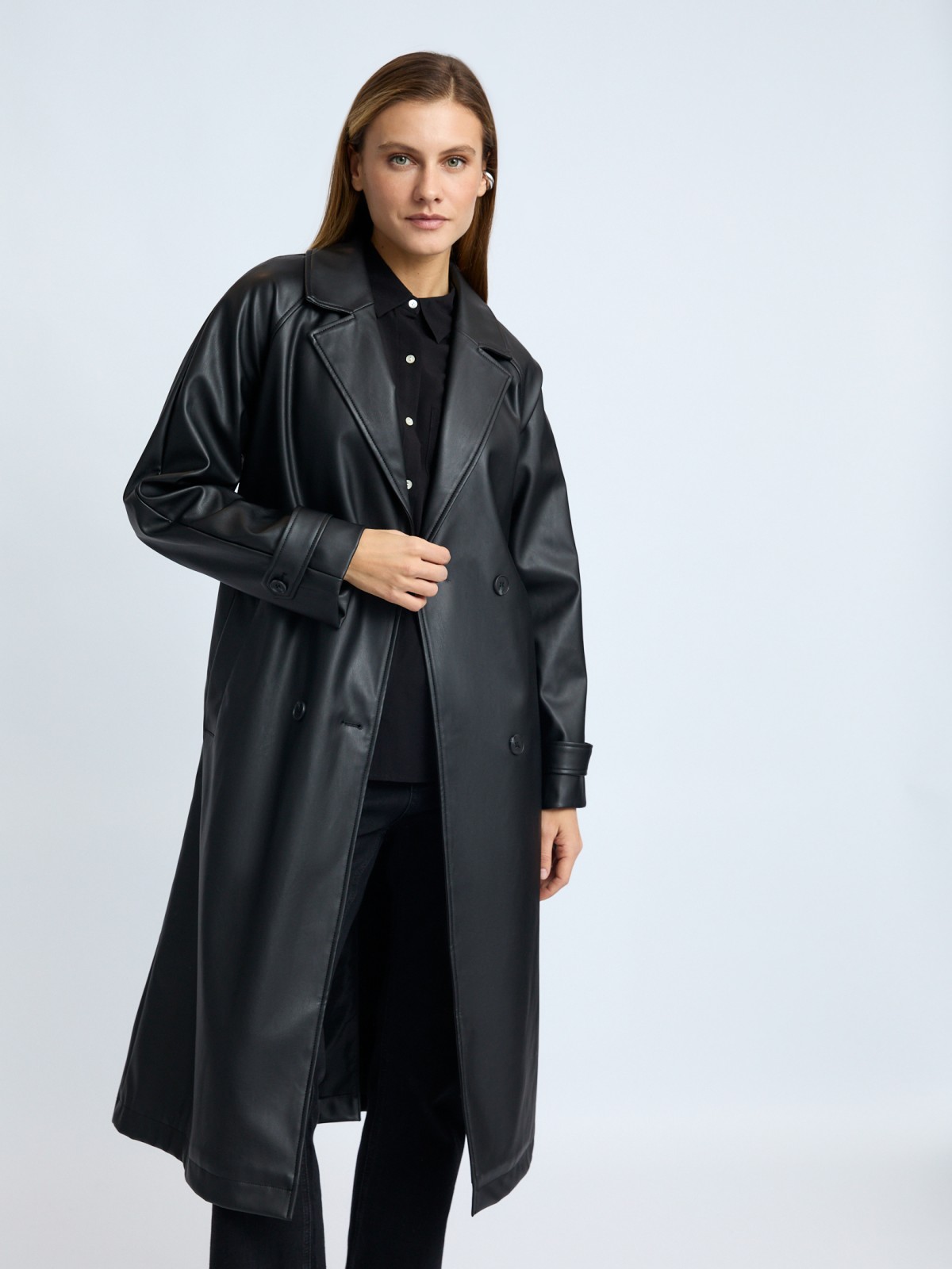 Длинное пальто-тренч из экокожи с поясом