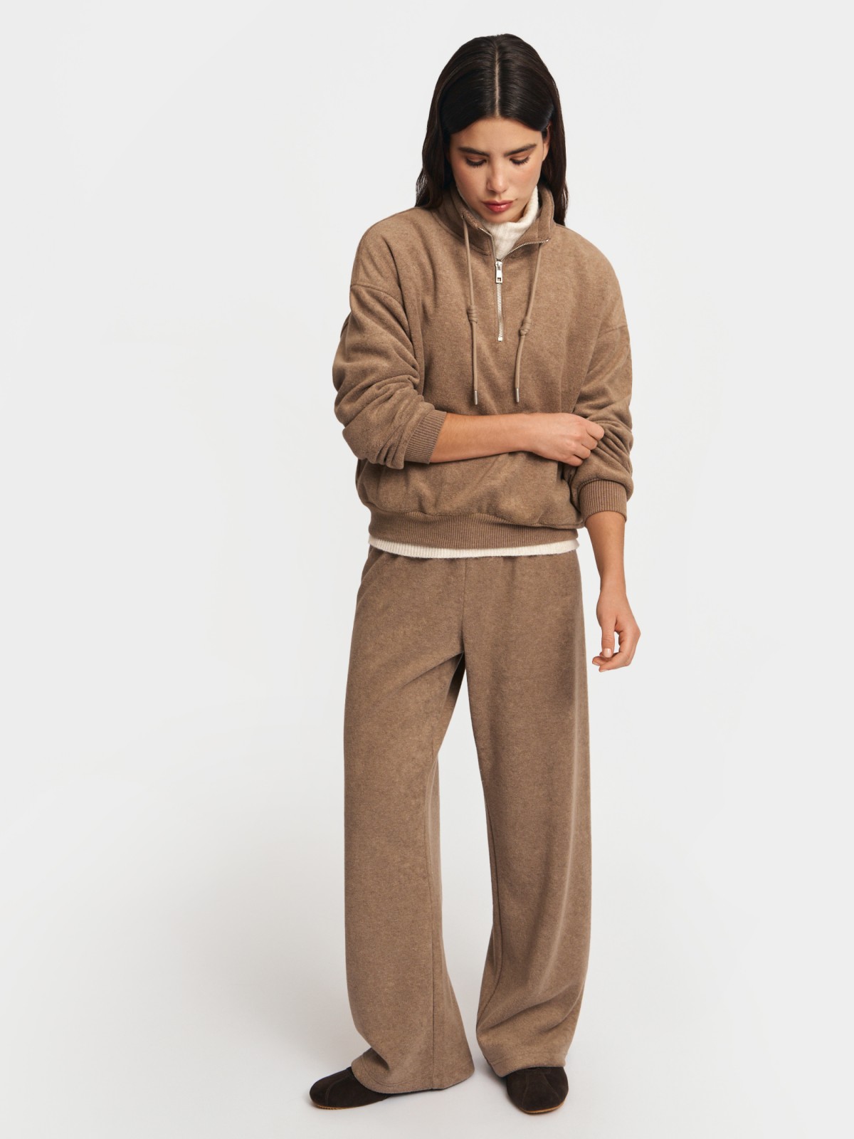 Свитшот с воротником-стойкой на молнии