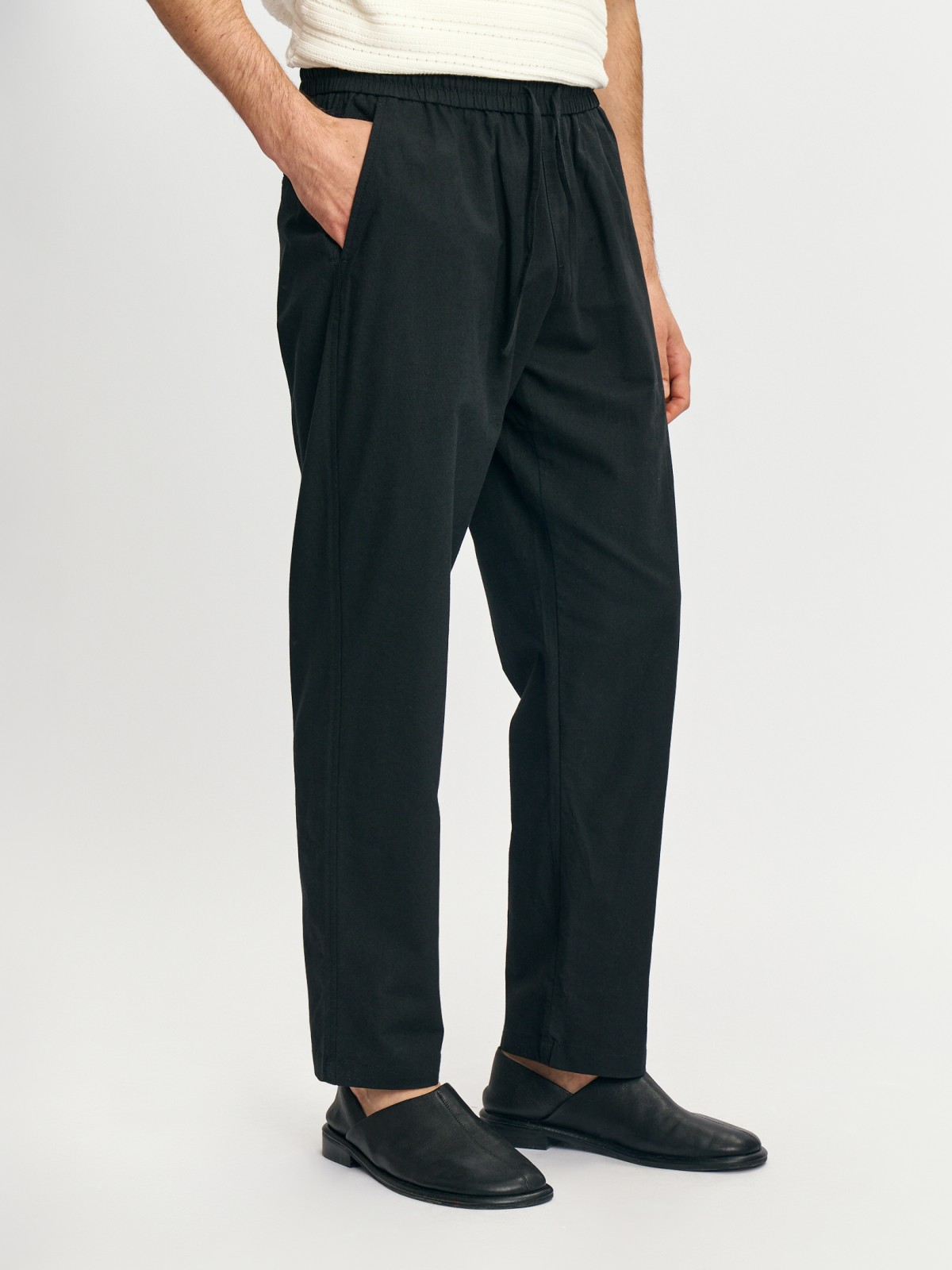 Льняные брюки на резинке с кулиской