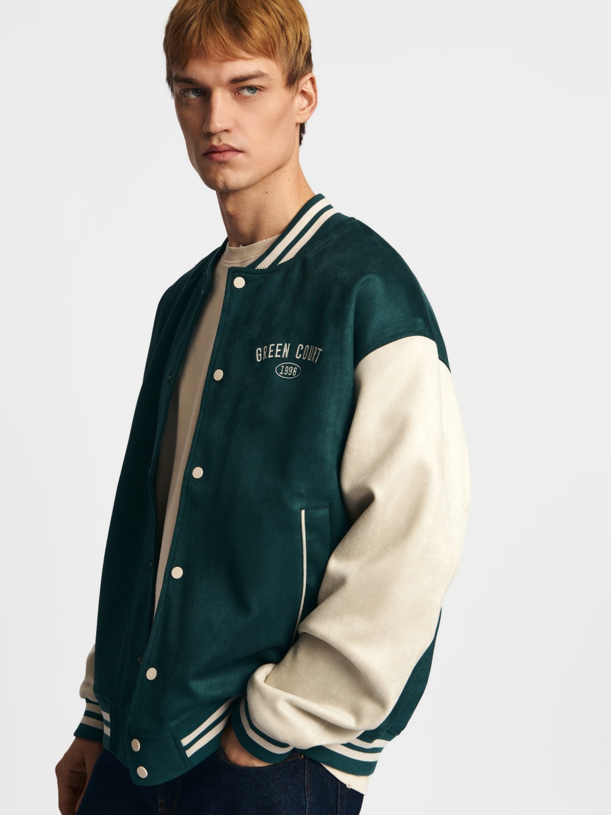 Бомбер в колледж-стиле из экозамши