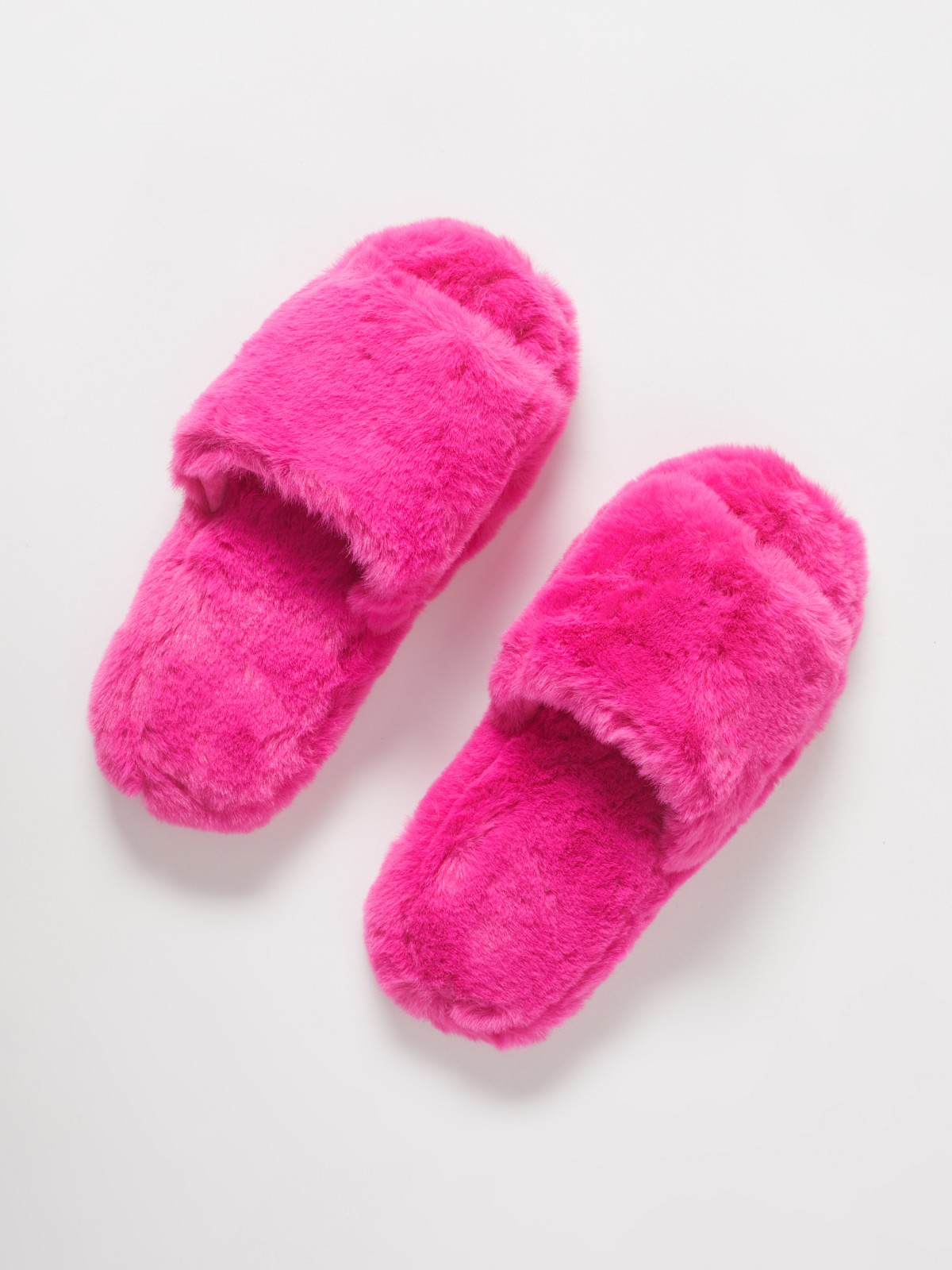 Домашние меховые тапочки