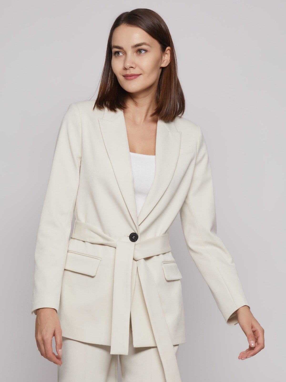 Однобортный жакет с поясом