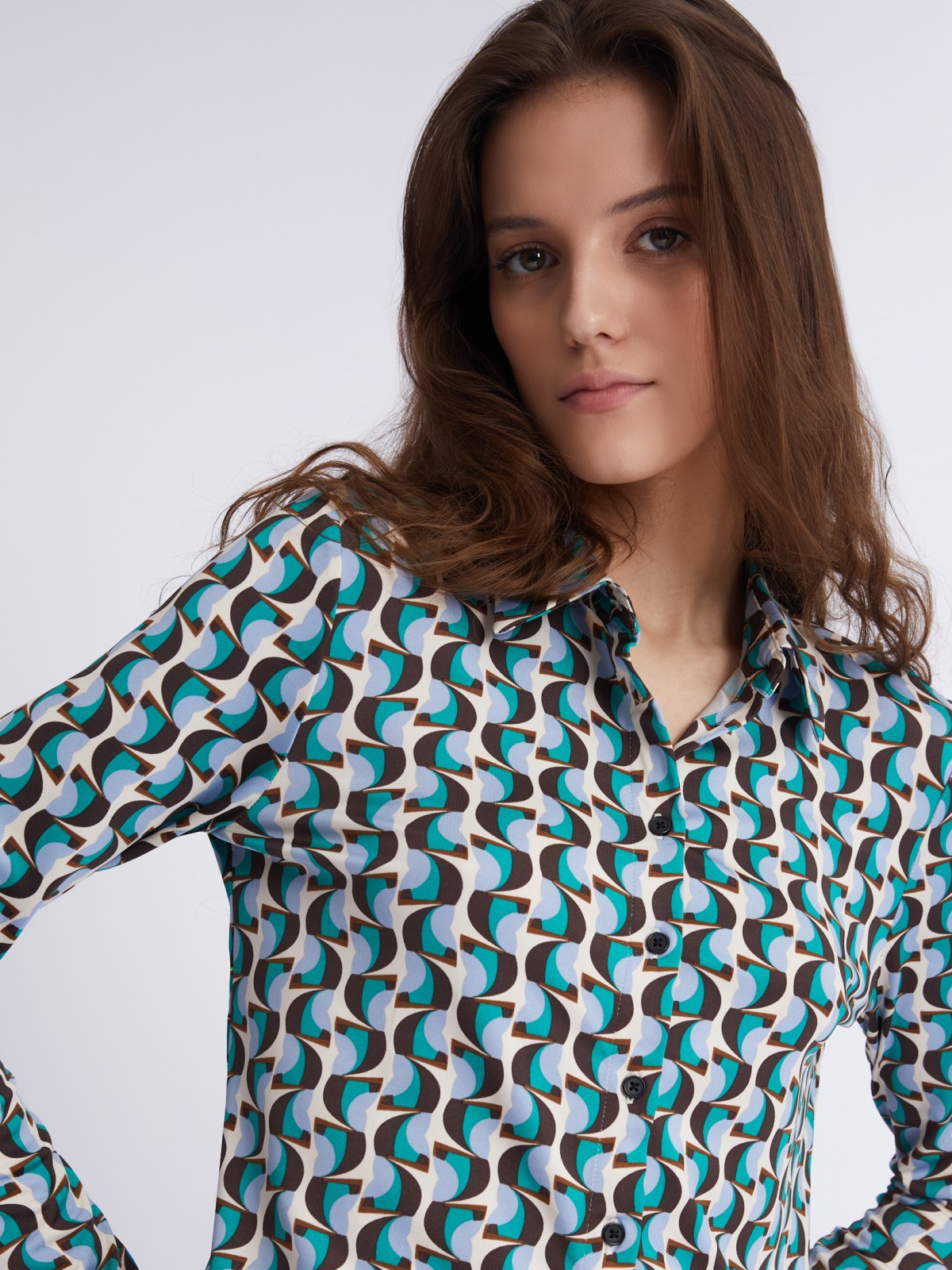 Трикотажная блузка-рубашка с абстрактным геометрическим принтом zolla 023321159233, цвет голубой, размер S - фото 4