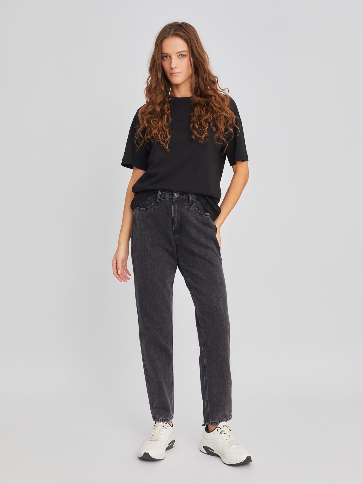 Джинсы силуэта Mom Fit на резинке с высокой посадкой