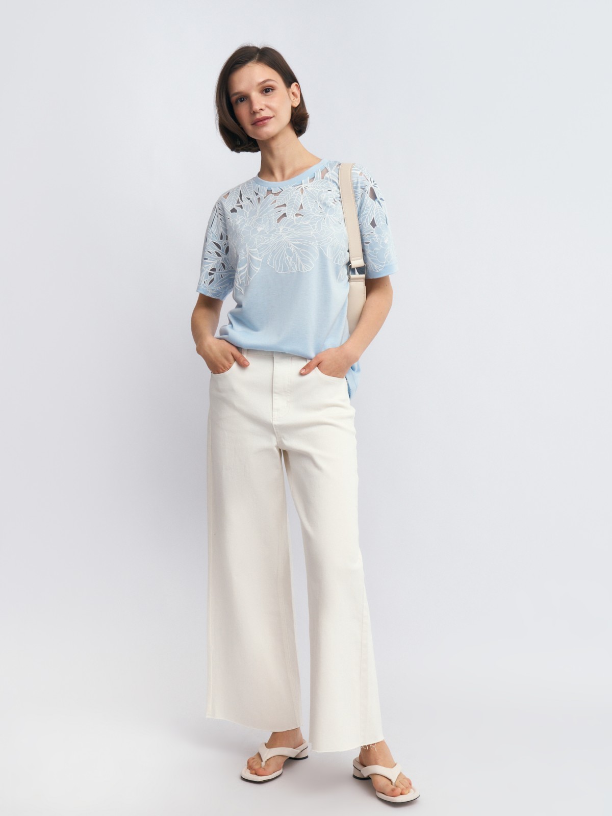 Футболка с ажурным узором на кокетке и рукавах