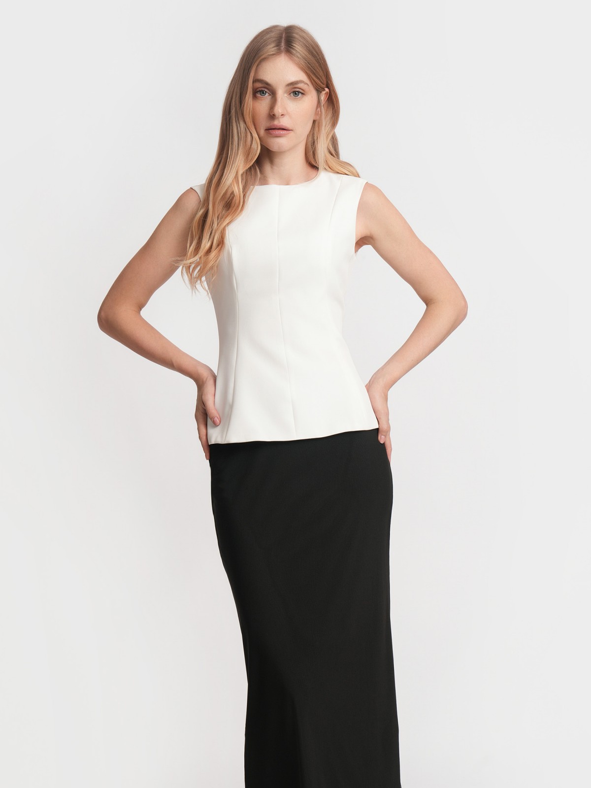 Блузка без рукавов