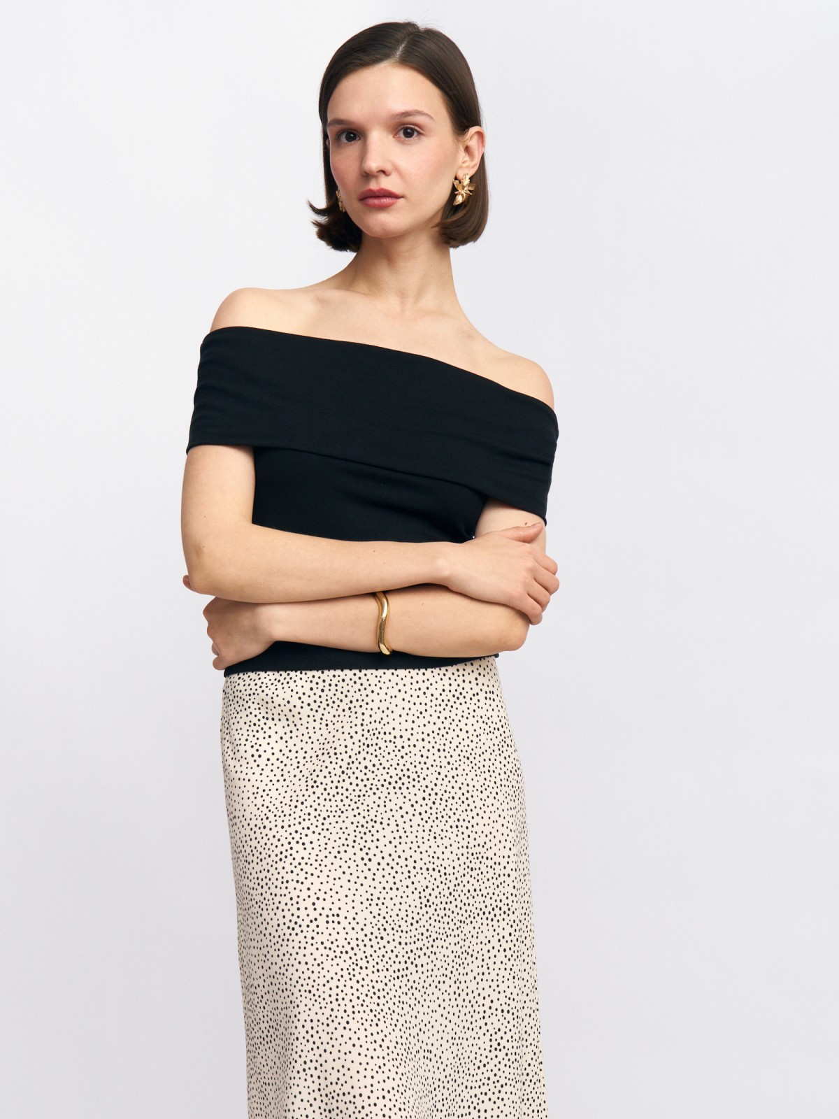 Трикотажный топ с открытыми плечами