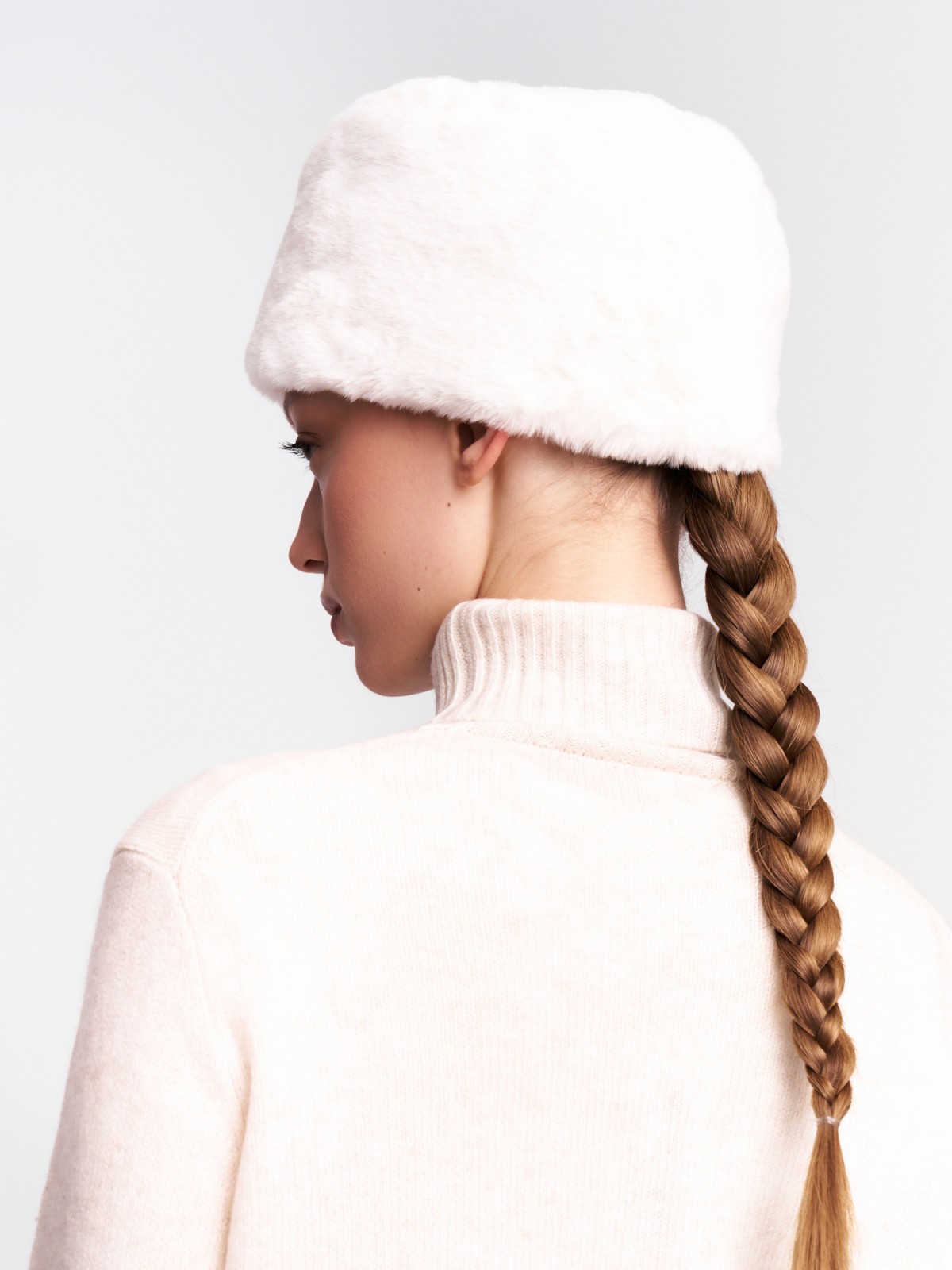 Тёплая шапка из экомеха на синтепоне