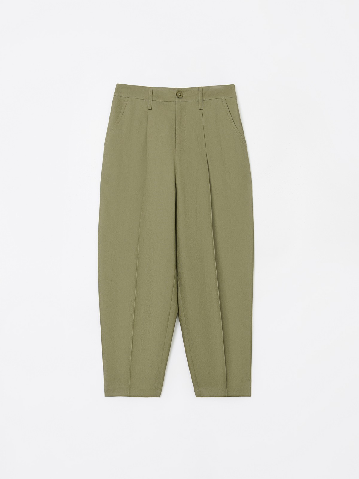 Брюки фасона Carrot с защипами