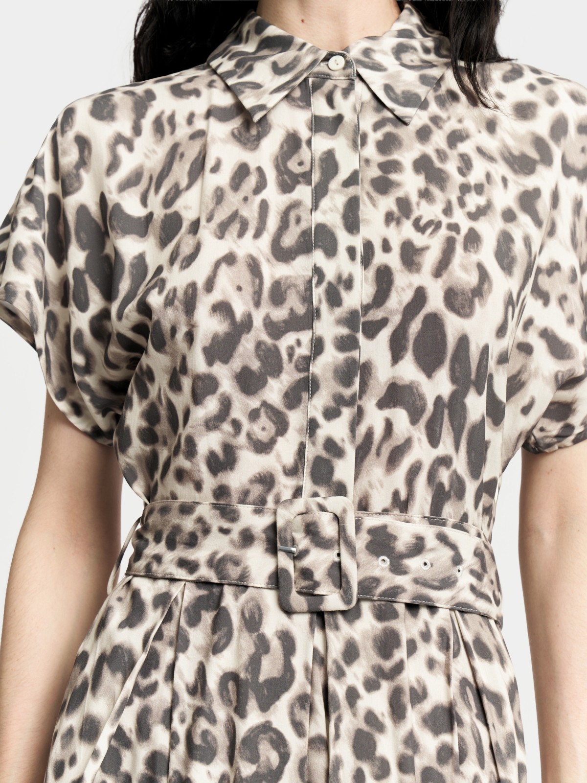 Платье-рубашка с леопардовым принтом