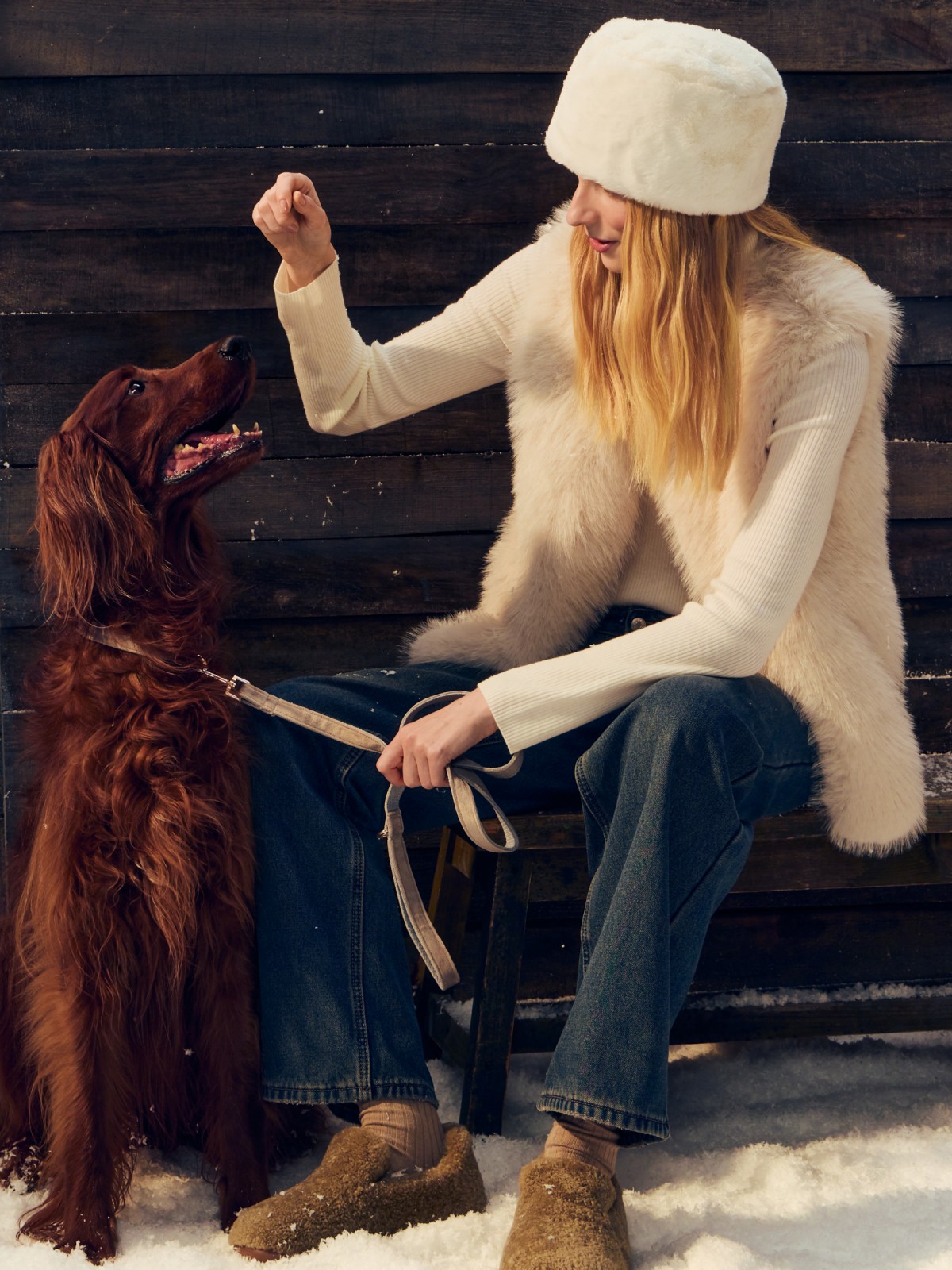 Короткий жилет из экомеха 1399₽