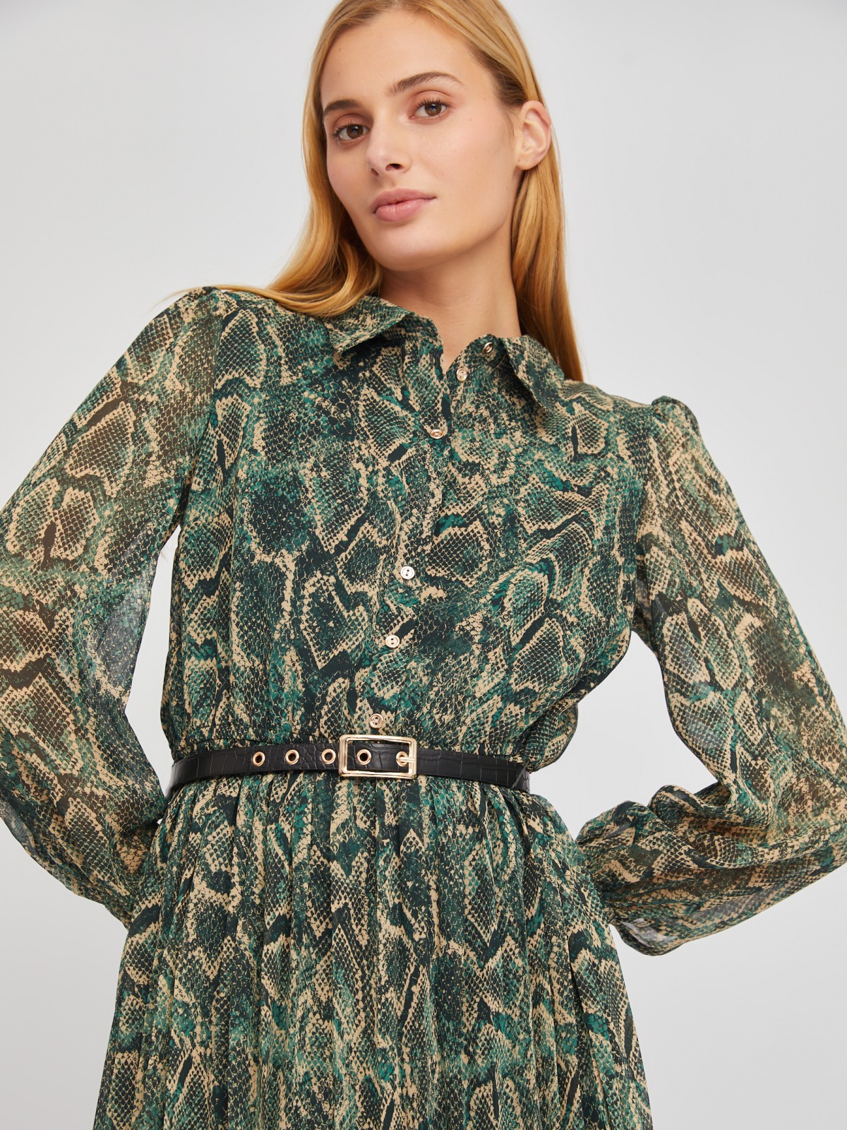 Шифоновое платье-рубашка длины миди с плиссировкой и акцентном на талии zolla 024118262123, цвет темно-зеленый, размер XS - фото 2