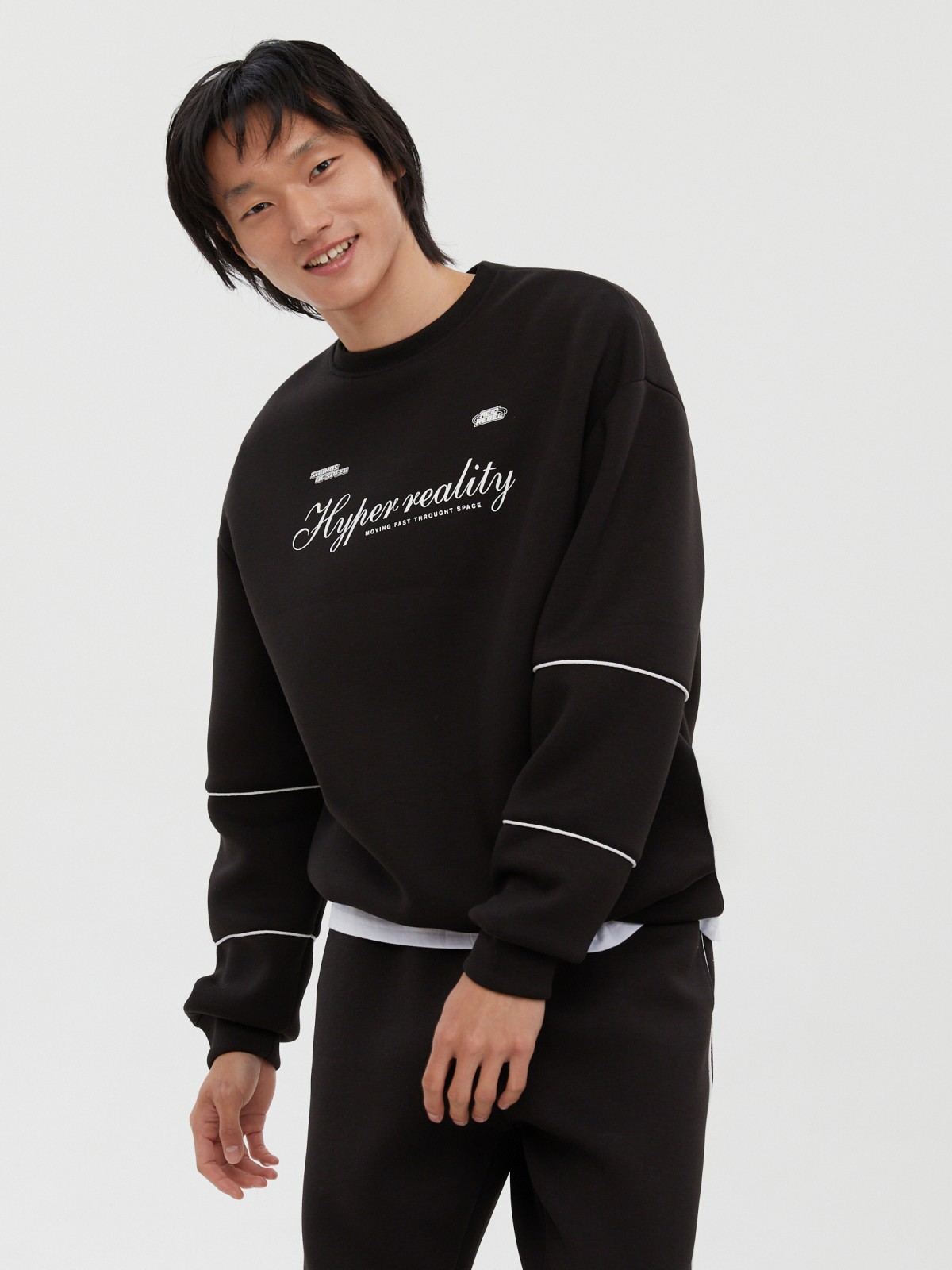 Трикотажный свитшот с принтом-надписью