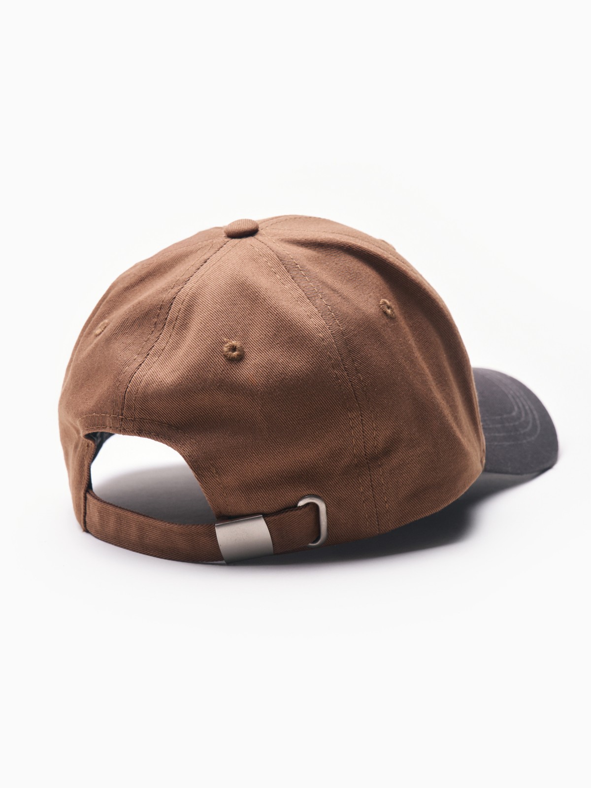 Бейсболка из хлопка с козырьком