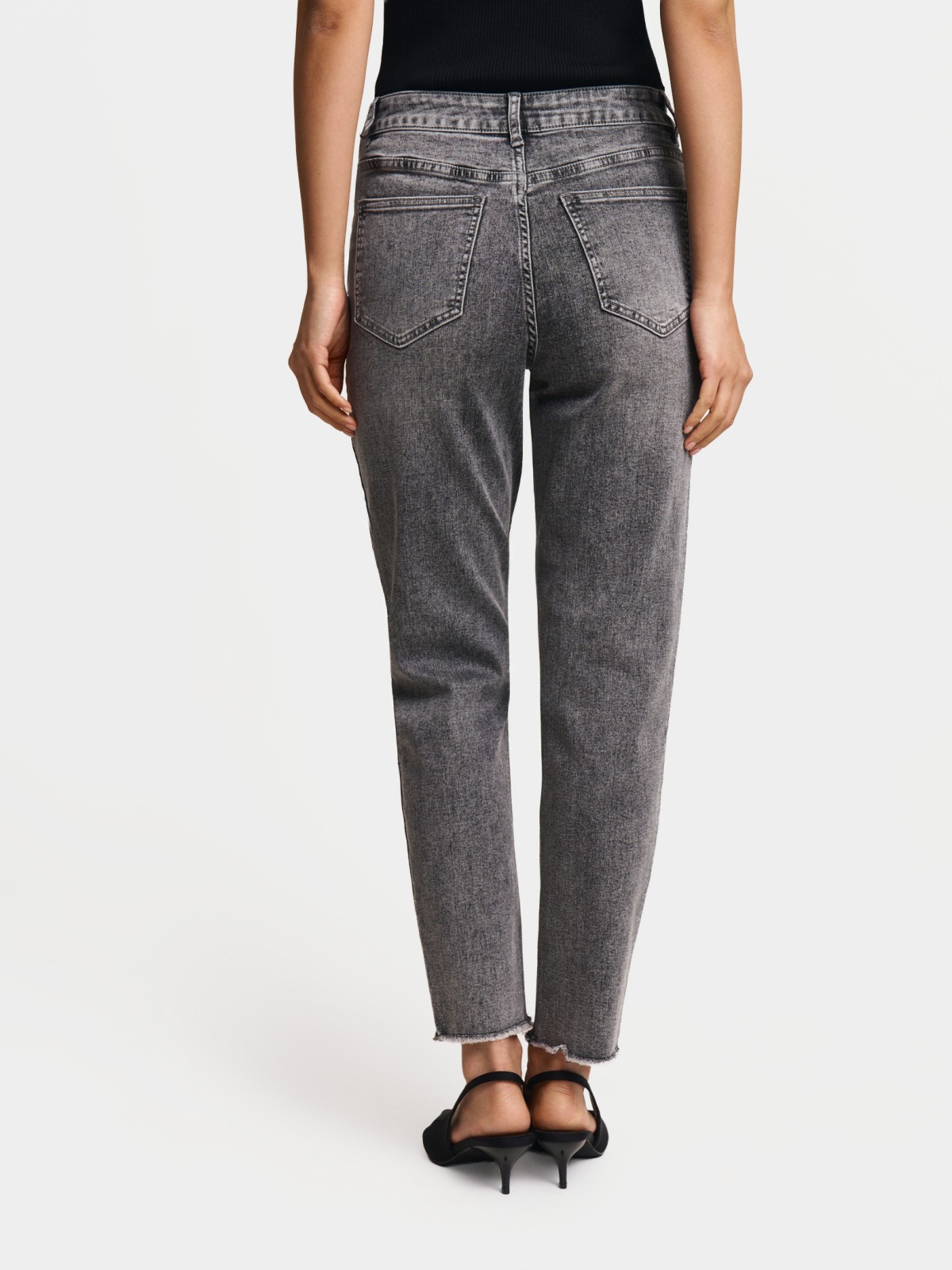 Джинсы силуэта Boyfriend со средней посадкой