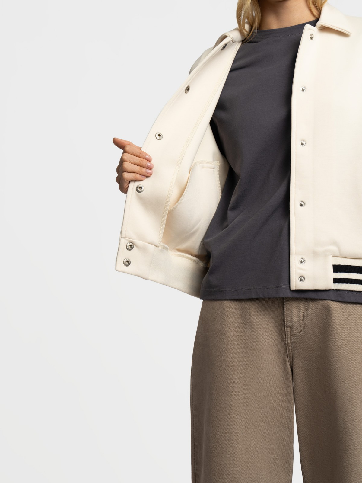 Трикотажный бомбер с воротником