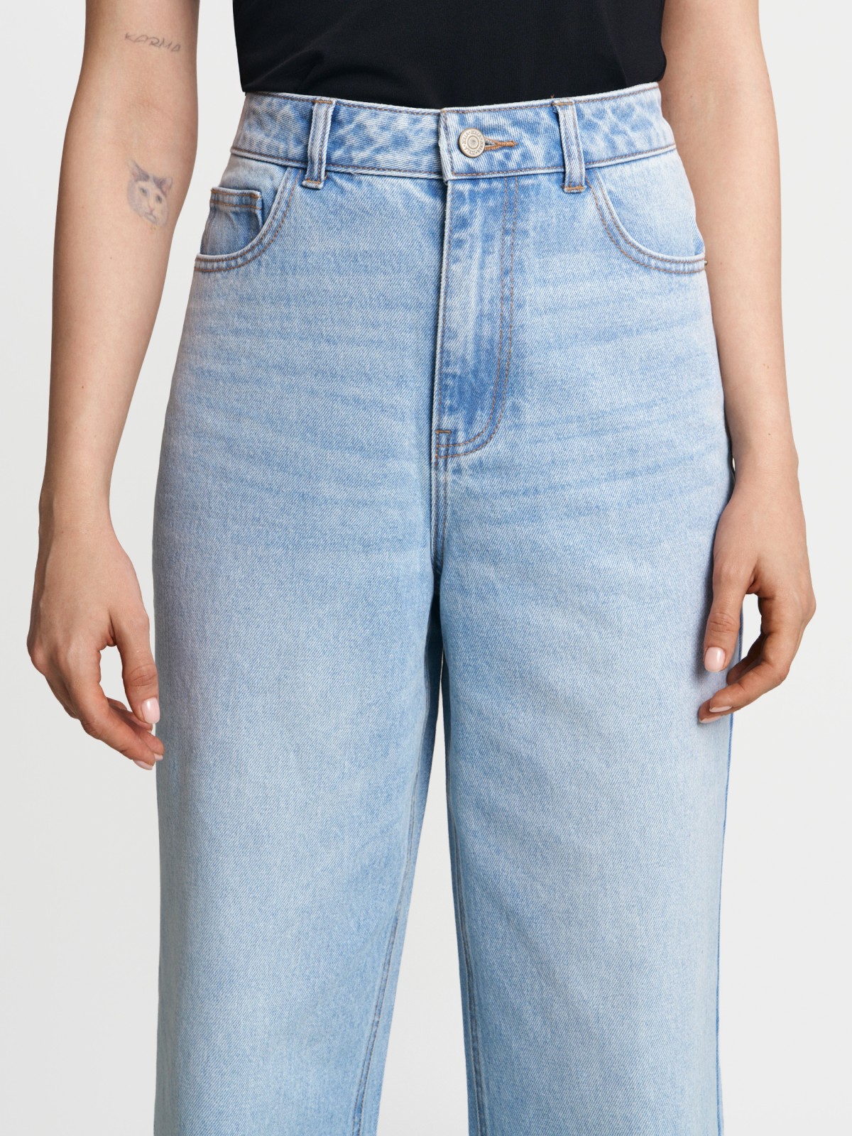 Джинсы прямого силуэта с высокой посадкой