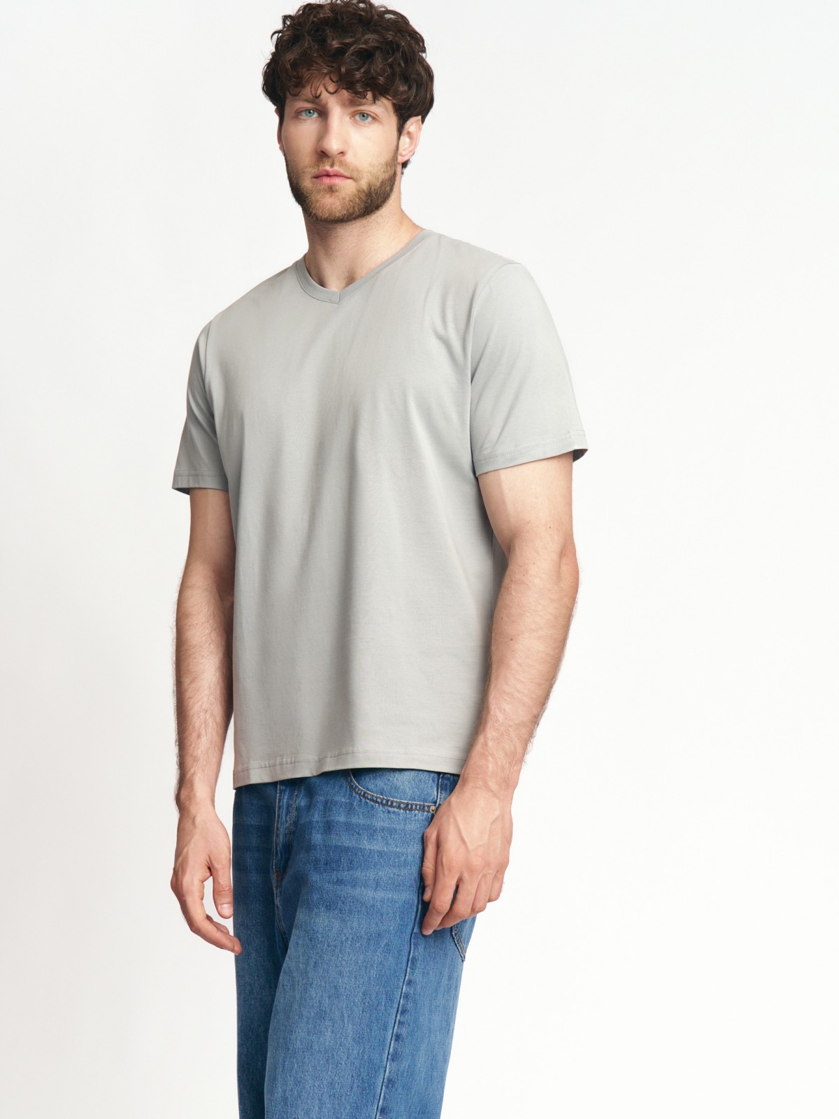 Футболка из хлопка с треугольным вырезом