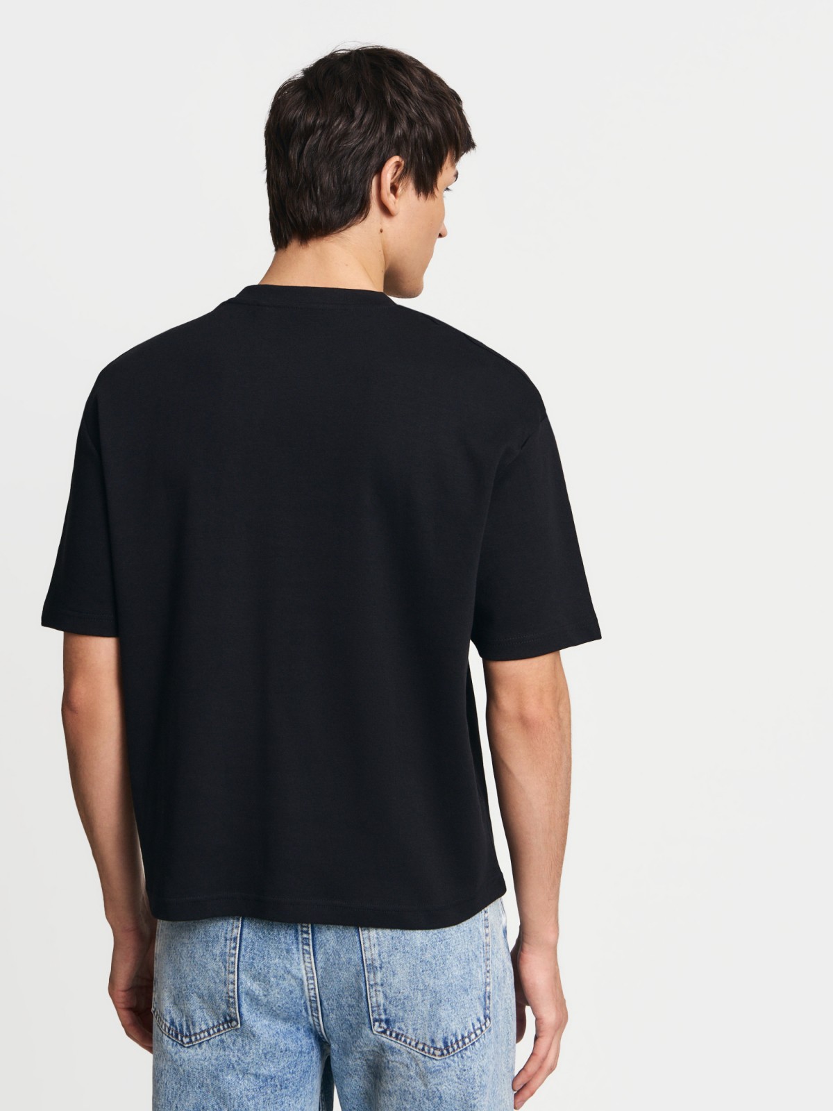 Однотонная базовая футболка из хлопка