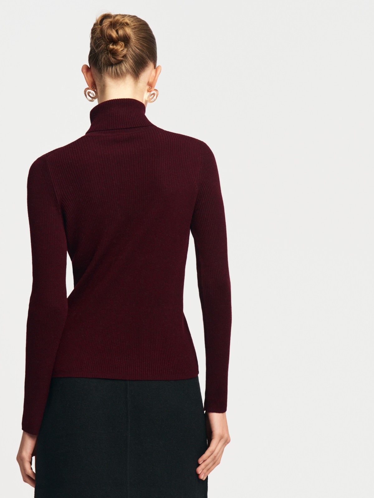 Шерстяной свитер-водолазка с горлом