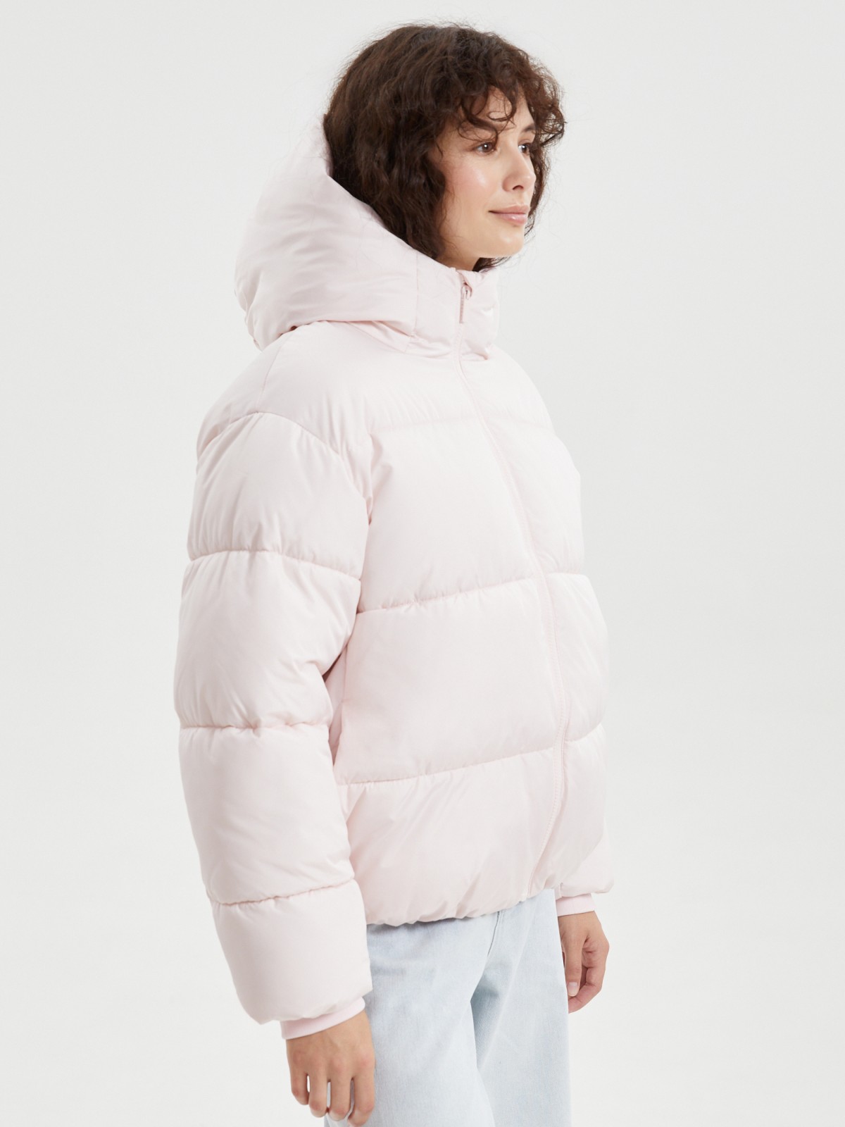 Короткая стёганая куртка с капюшоном