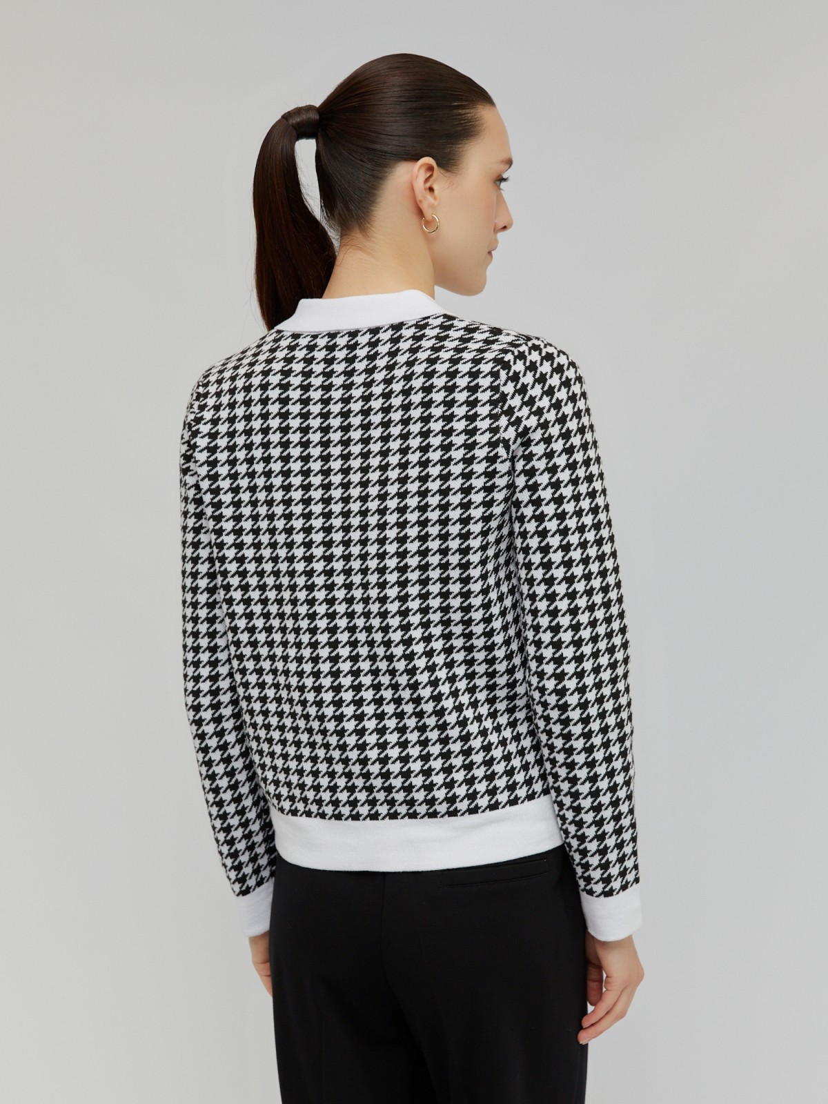 Трикотажный джемпер с отложным воротником