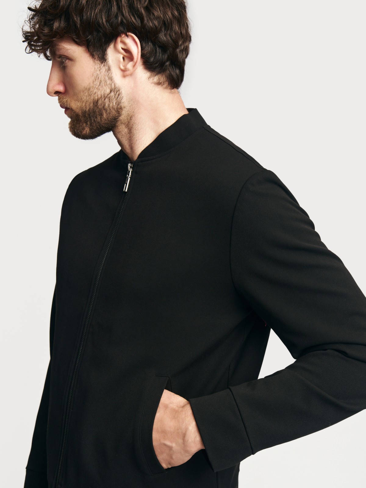 Куртка-бомбер на молнии без утеплителя