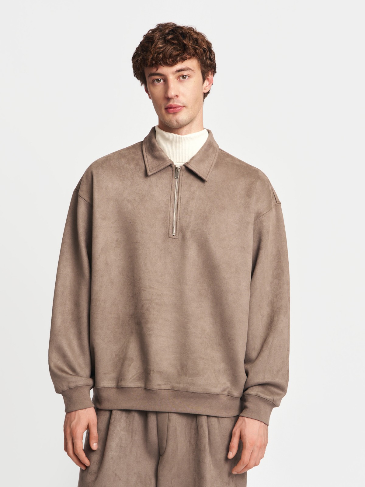 Свитшот из экозамши на молнии