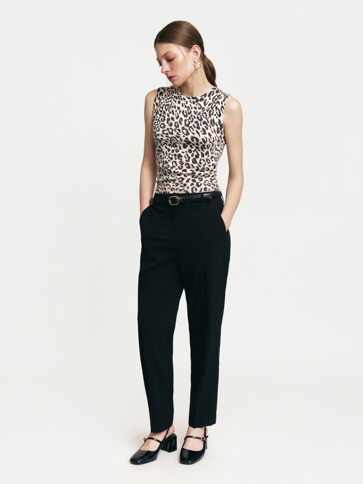 Офисные брюки силуэта Slim