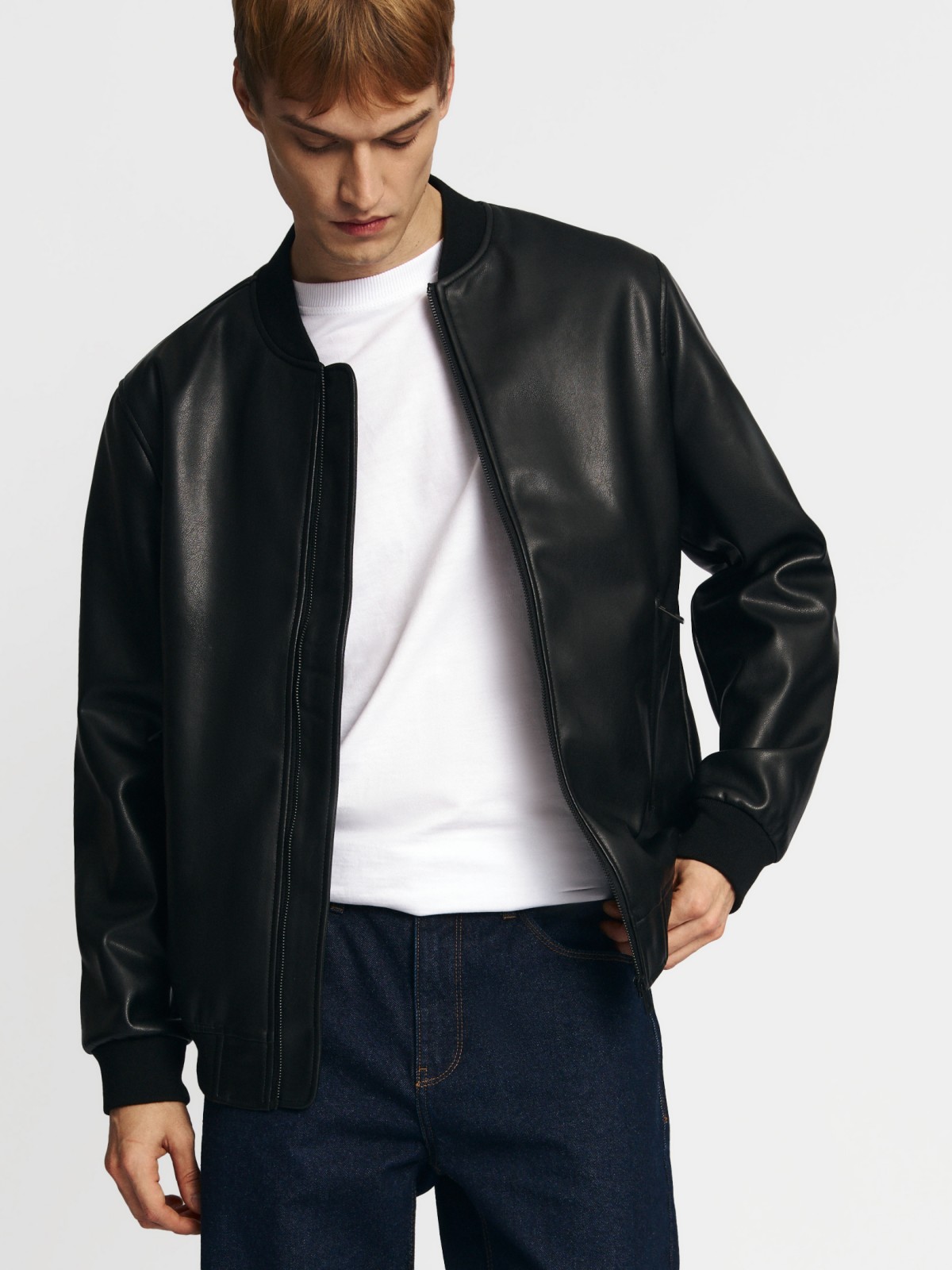 Куртка-бомбер из экокожи