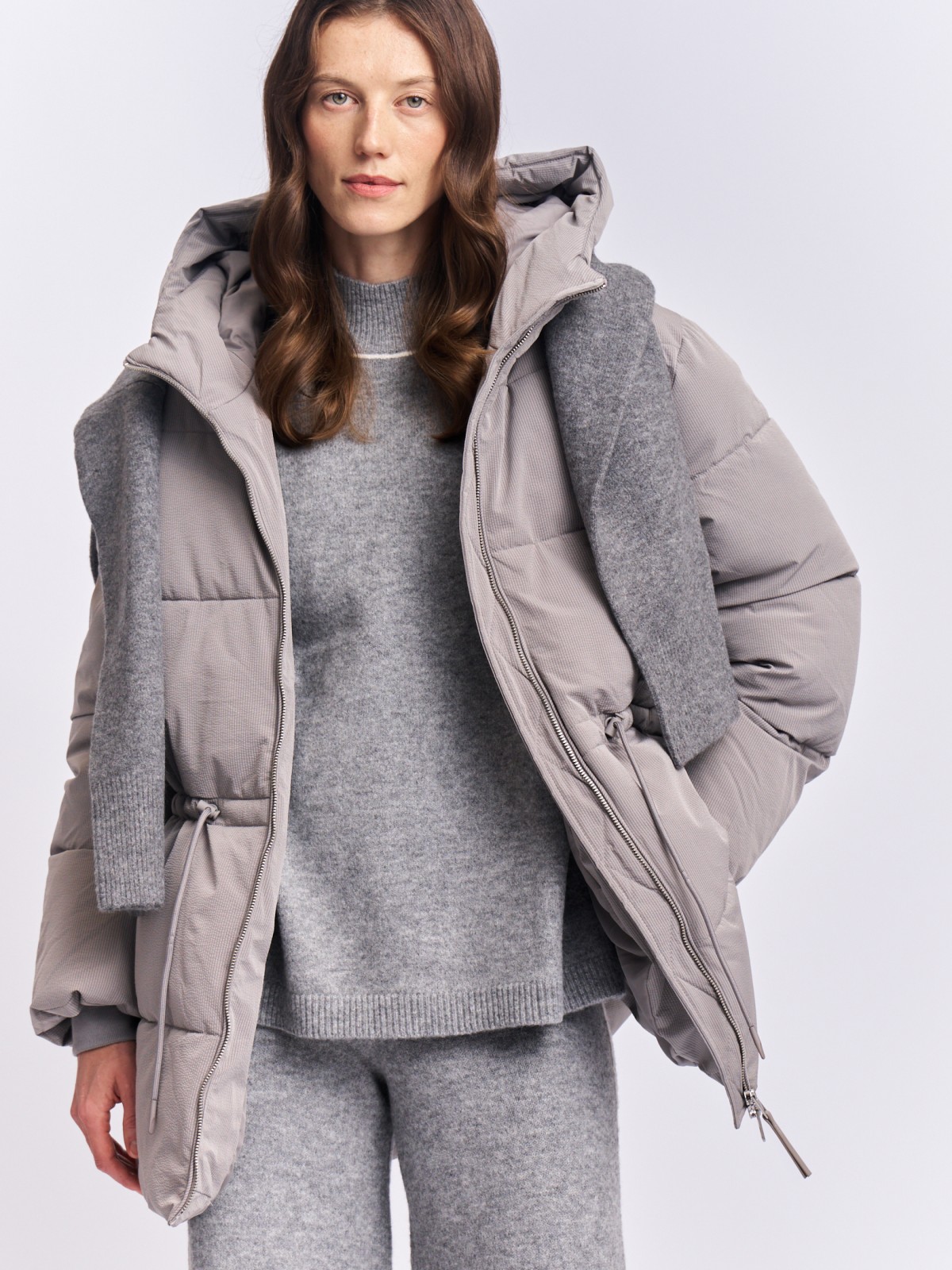 Тёплая куртка с капюшоном и кулиской