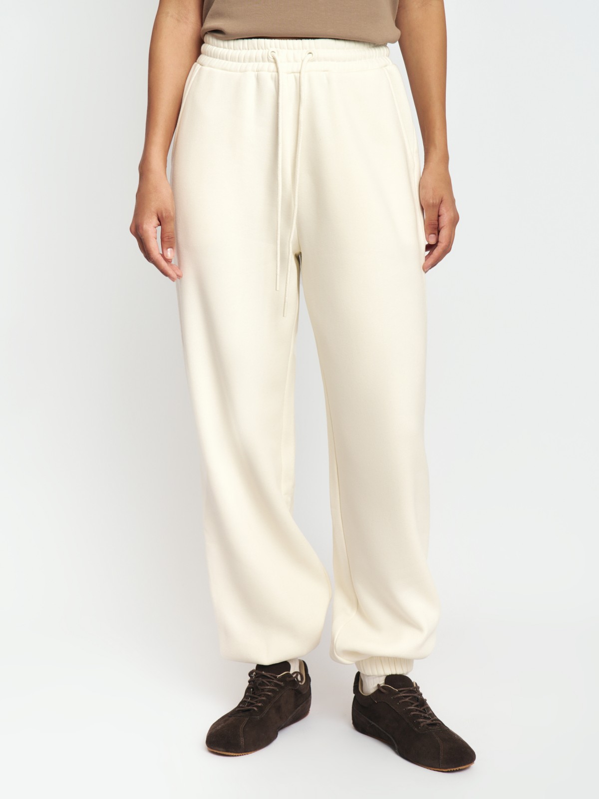 Утеплённые брюки-джоггеры на резинке