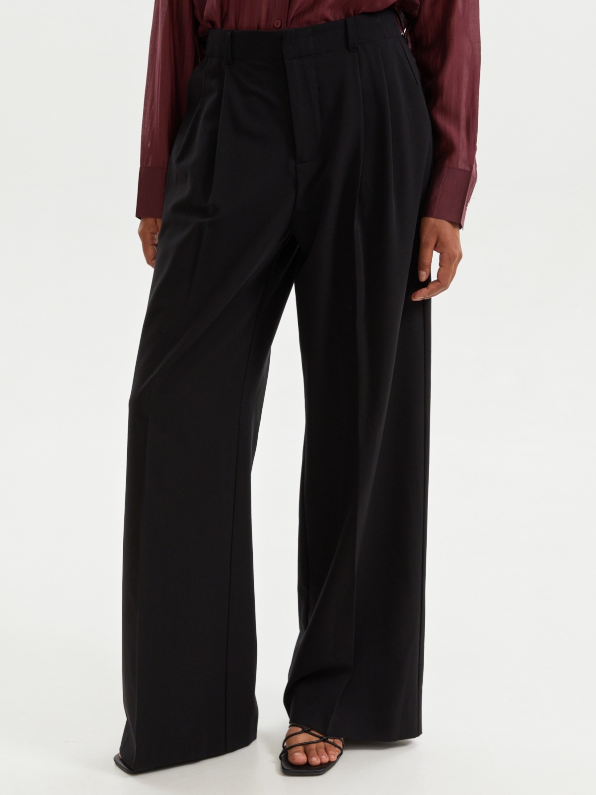 Широкие брюки на резинке со стрелками