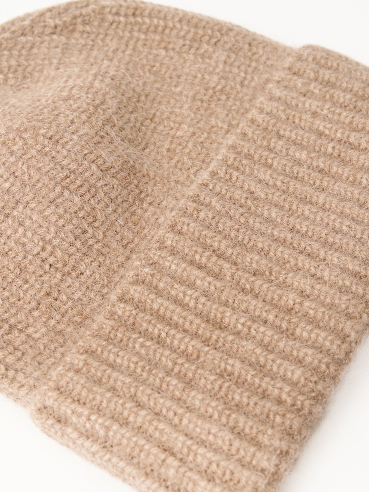 Вязаная шапка-бини с шерстью