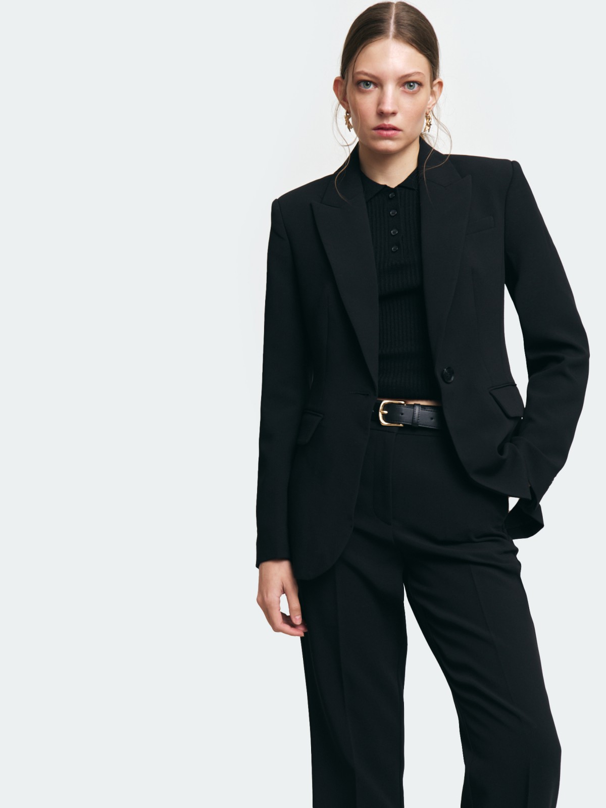 Однобортный жакет прилегающего силуэта на пуговице