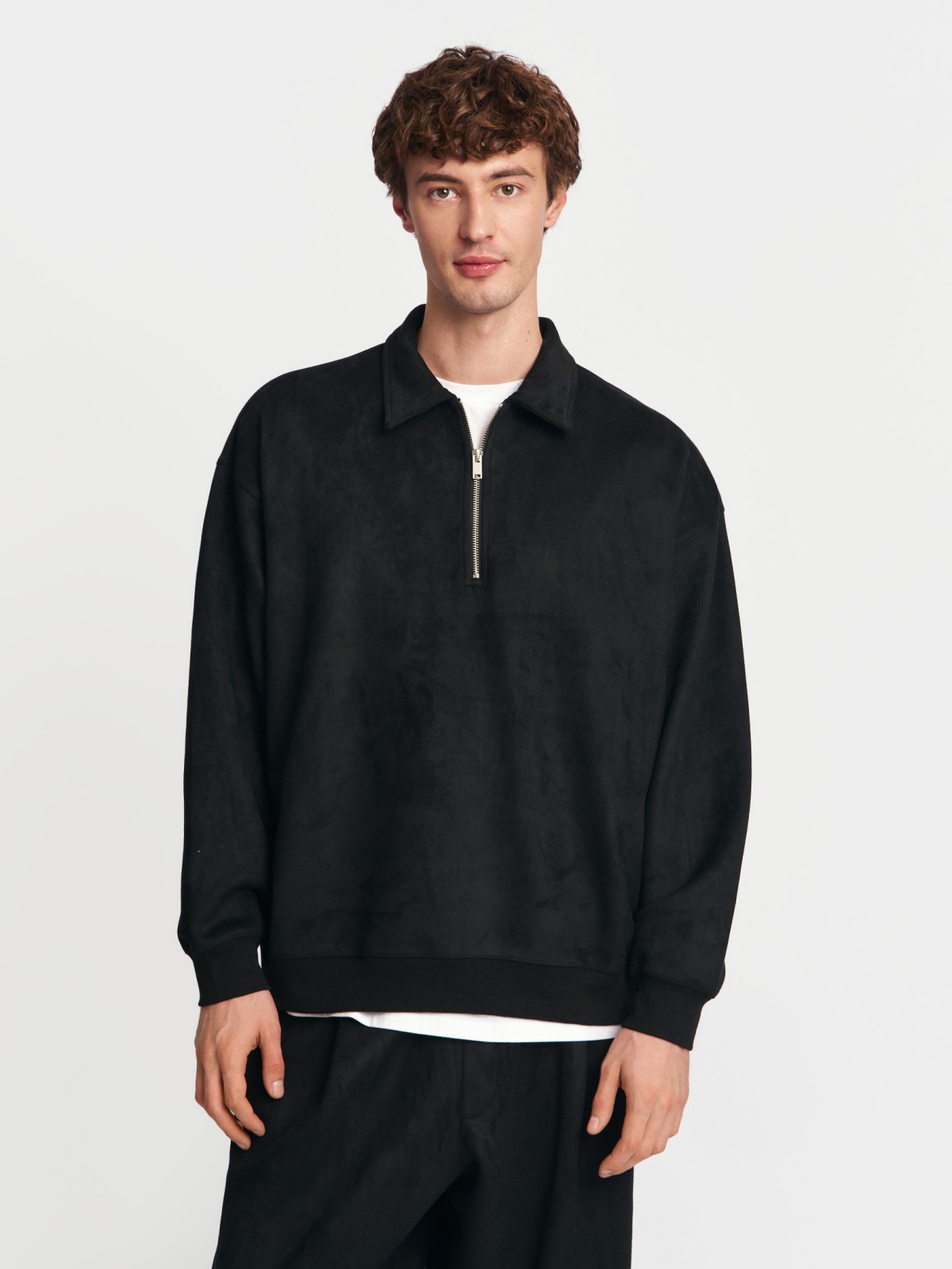 Свитшот из экозамши на молнии