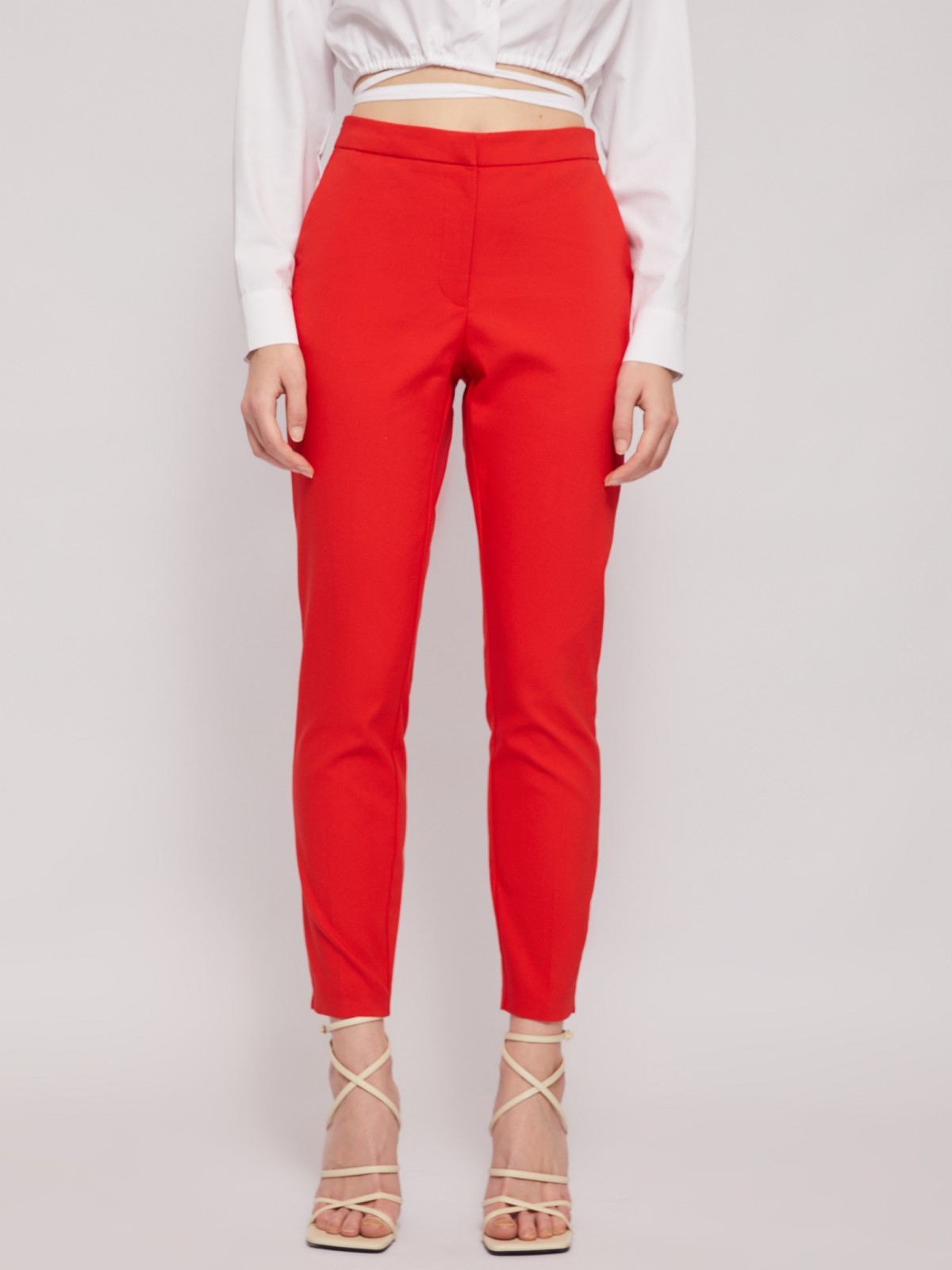 Офисные брюки силуэта Slim на резинке со стрелками zolla 024227370012, цвет красный, размер M