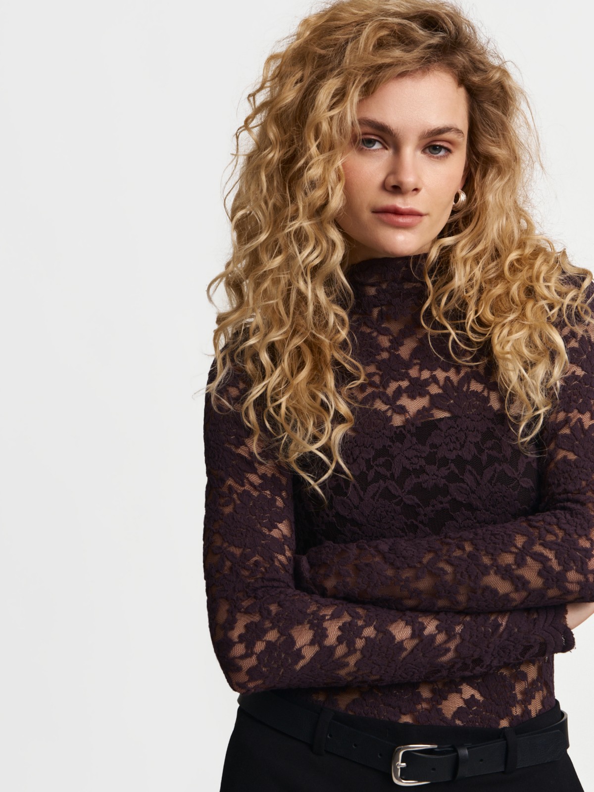 Кружевной лонгслив с длинным рукавом