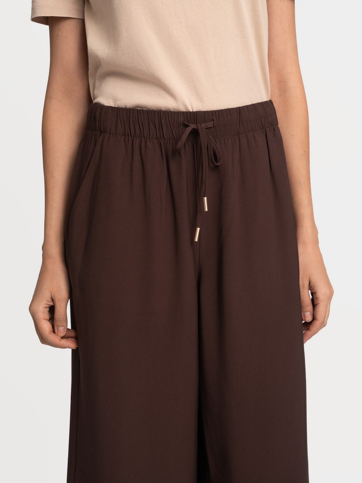 Брюки на резинке с карманами