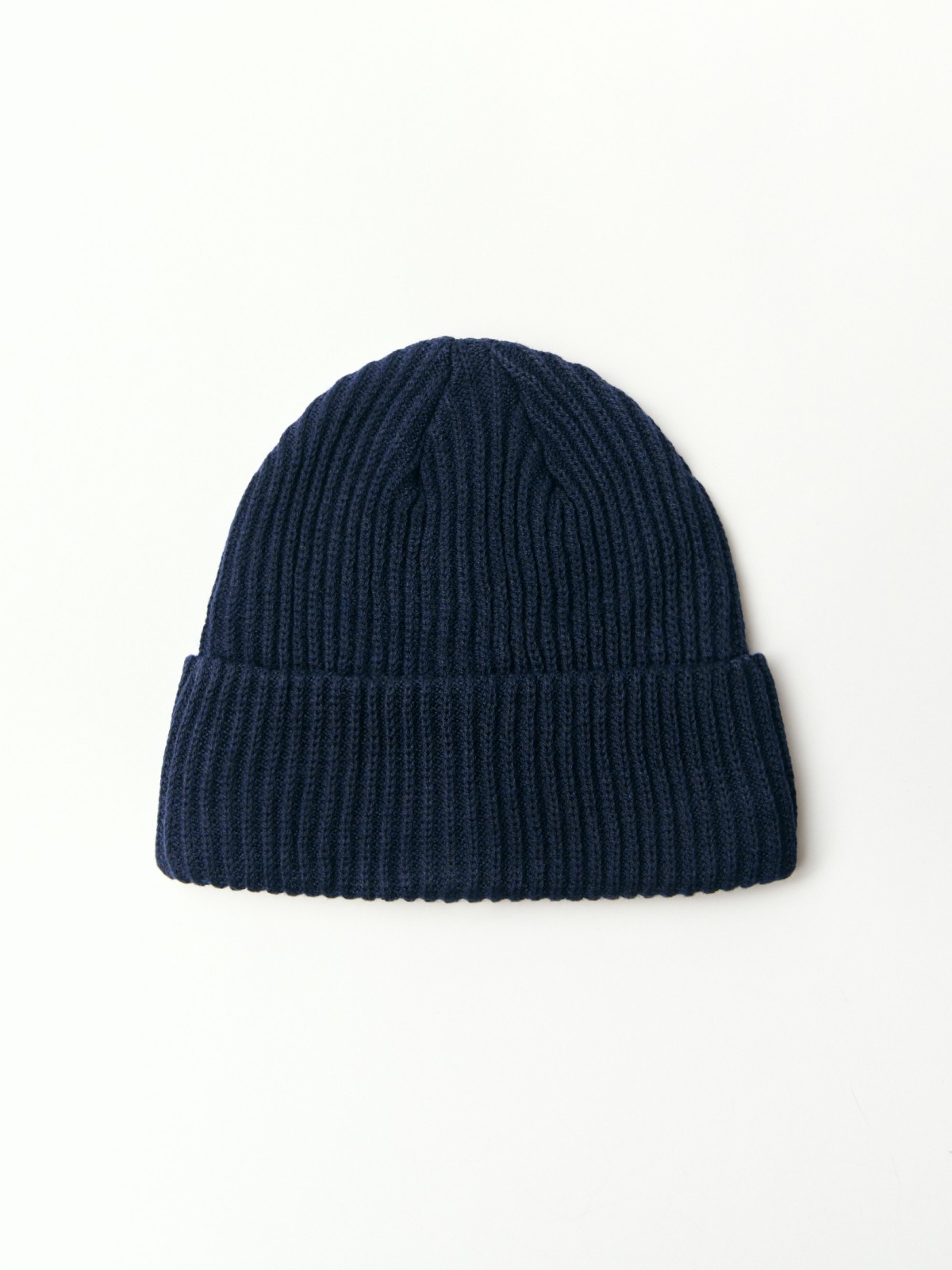 Вязаная шапка-бини с отворотом