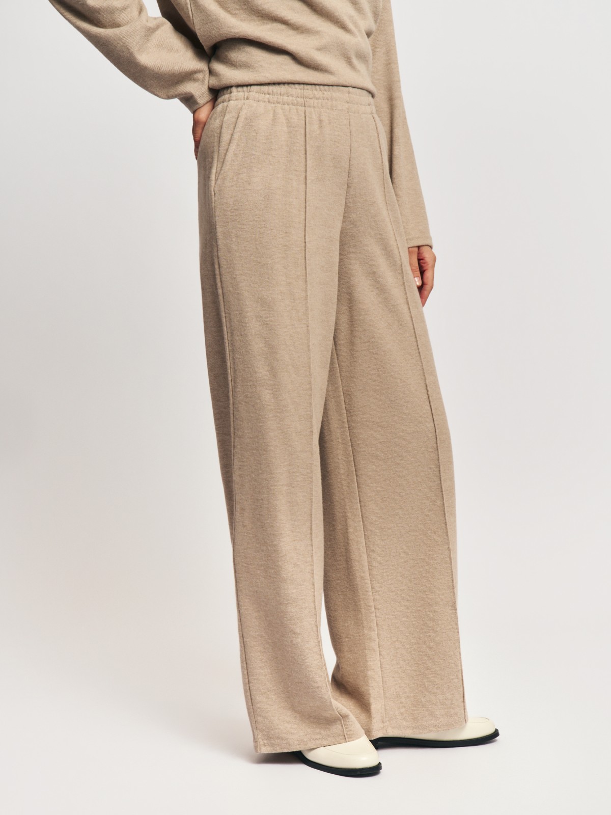 Трикотажные брюки на резинке со стрелками