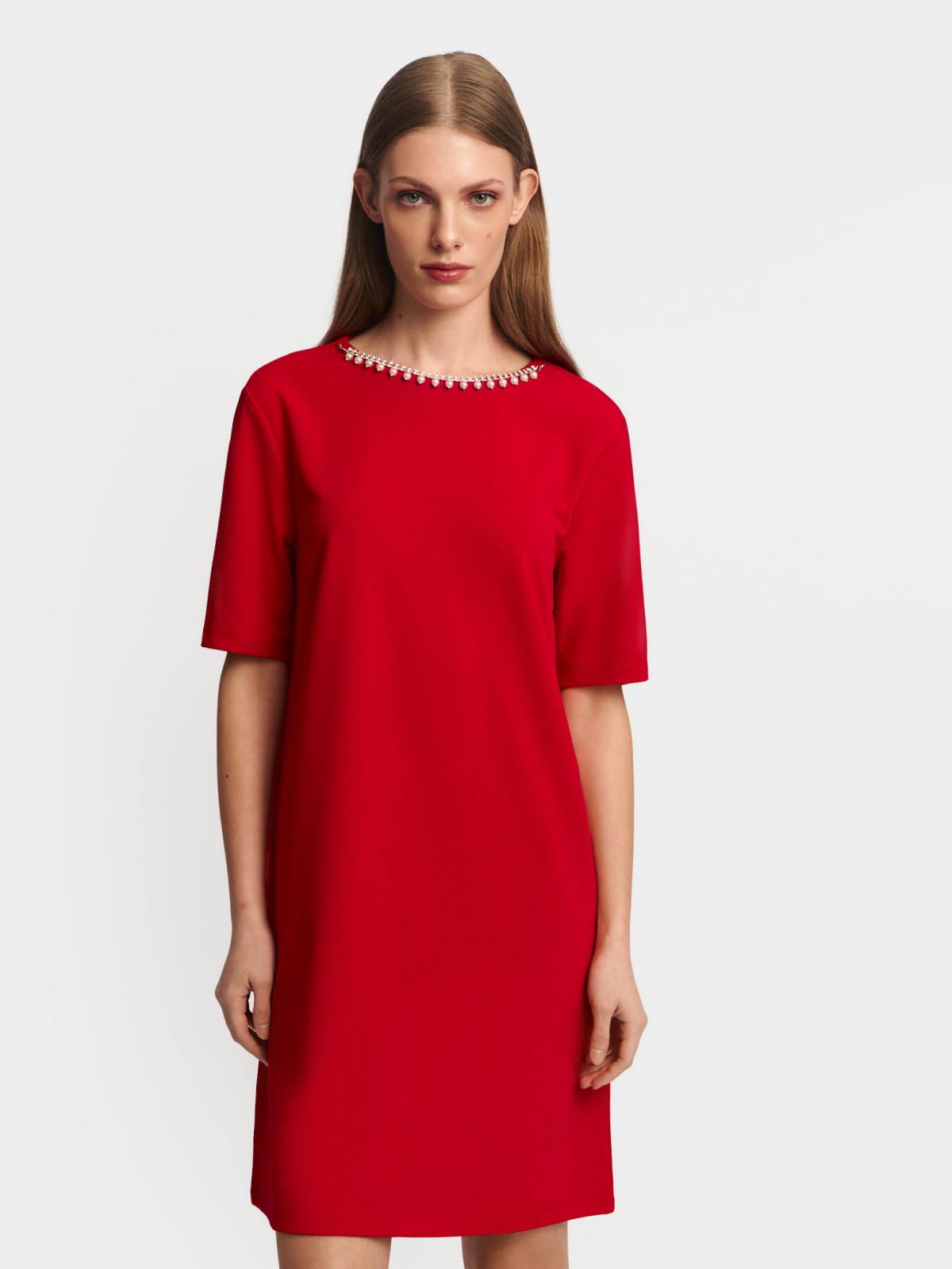 Платье мини с коротким рукавом и цепочкой